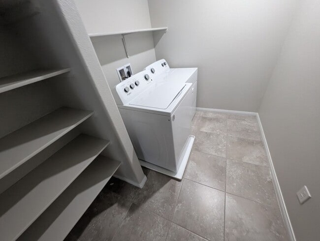 Building Photo - 5224 Sunstone Mesa Dr