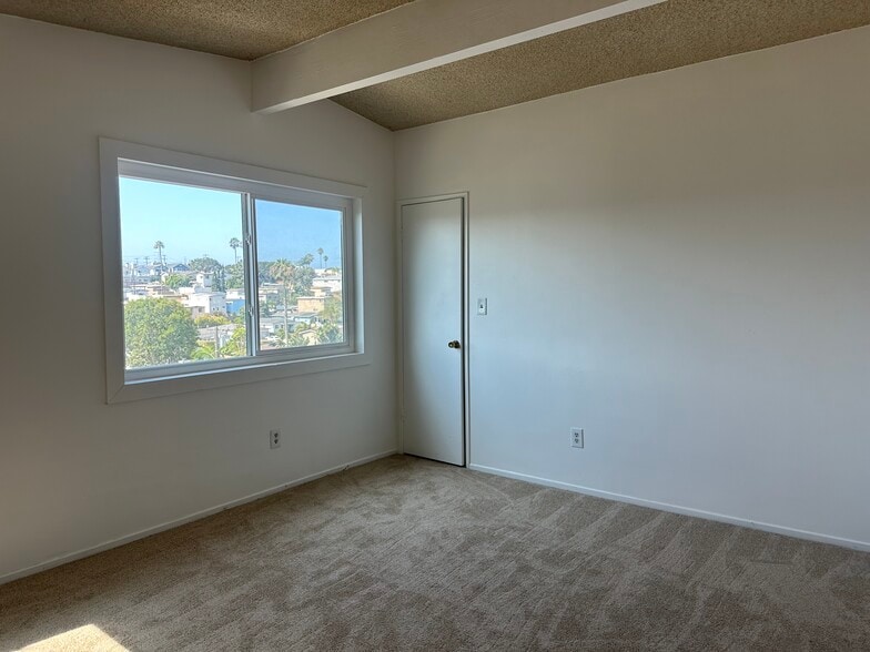 Building Photo - 1642 Carlson Ln