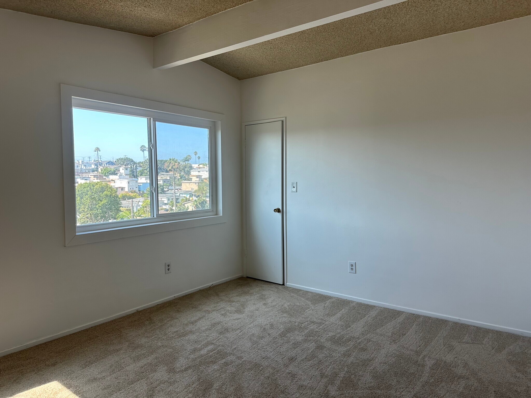 Building Photo - 1642 Carlson Ln