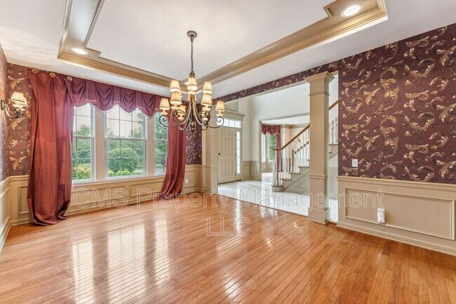 Building Photo - 44 Equestrian Way