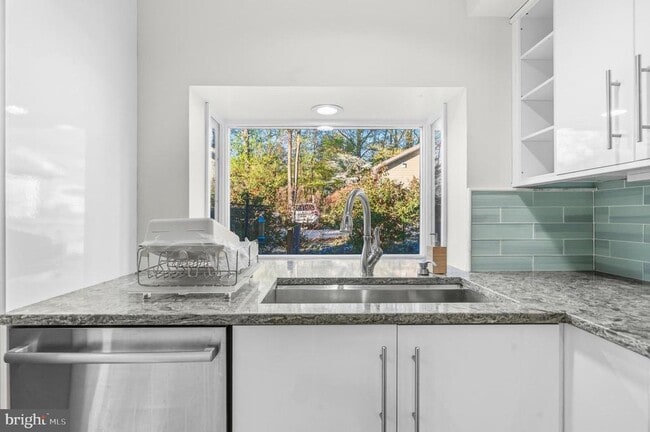 Building Photo - 9416 Holbrook Ln