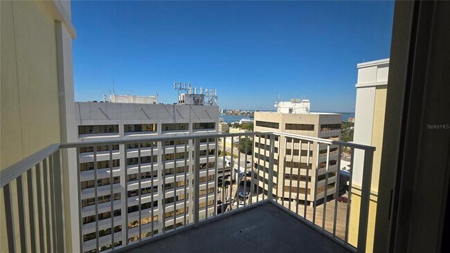 Building Photo - 628 Cleveland St