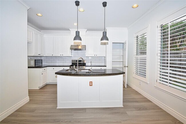 Building Photo - 4323 Lake Walk Ct