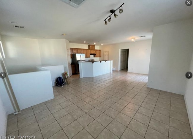 Building Photo - 2 bedroom 2 bath 1 car garage in a gated n...