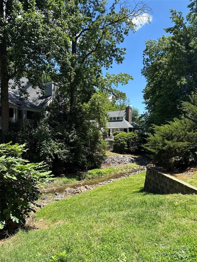 Building Photo - 2504 Cranbrook Ln