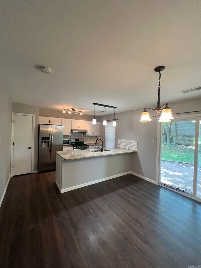 Building Photo - 1011 Green Valley Dr