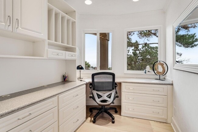 Building Photo - 1 Overlook Pl