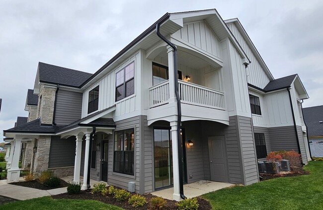 Building Photo - Chestnut - 2Br/2Ba Rental Home - Second Floor