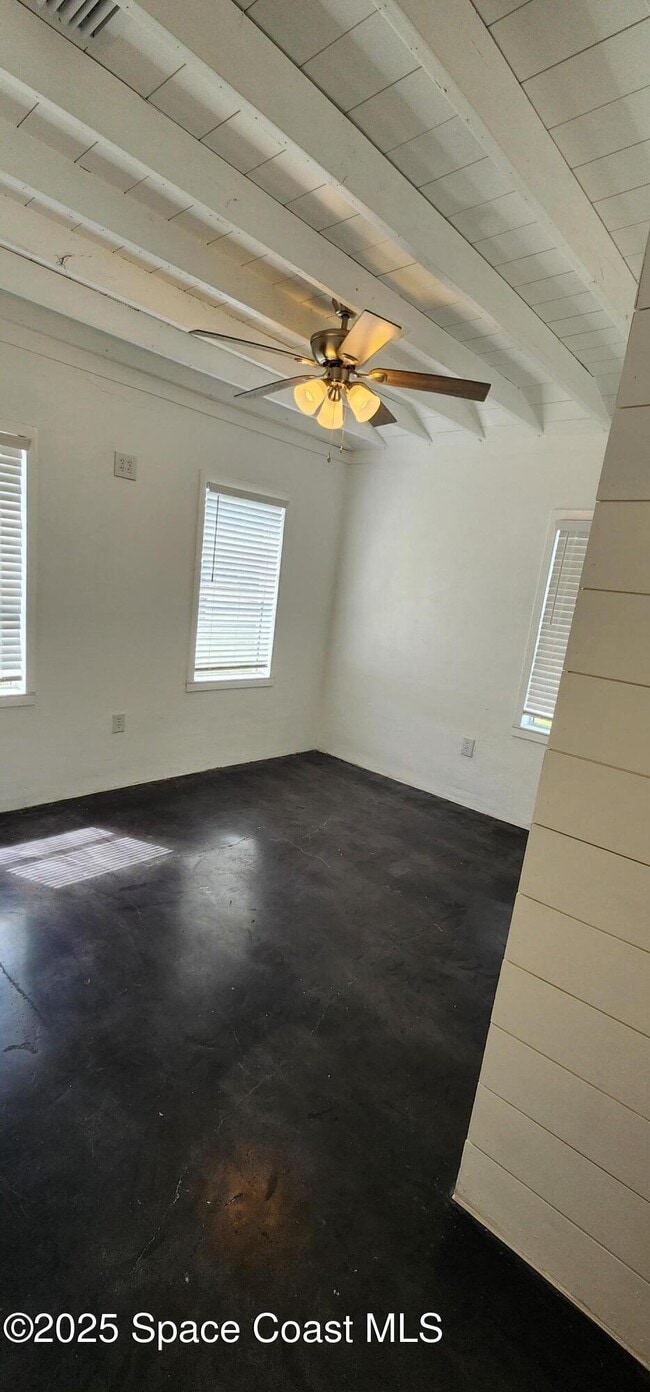 Building Photo - 1576 Avocado Ave