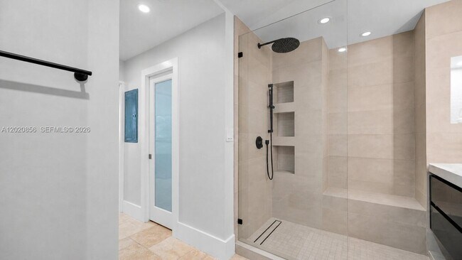Building Photo - 6917 Collins Ave