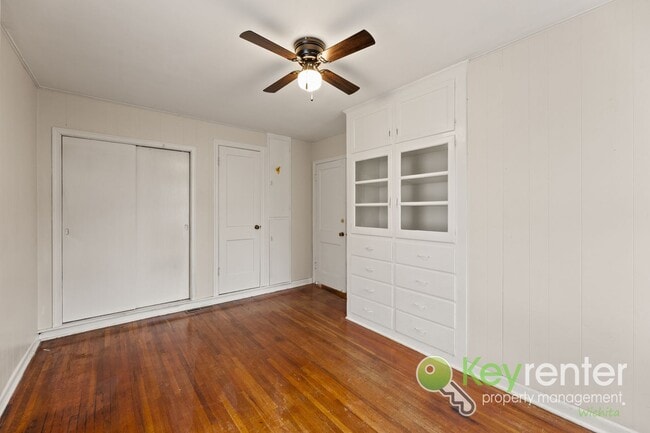 Building Photo - Clean and cute 3 bedroom house near shopping, restaurants, and easy highway access!