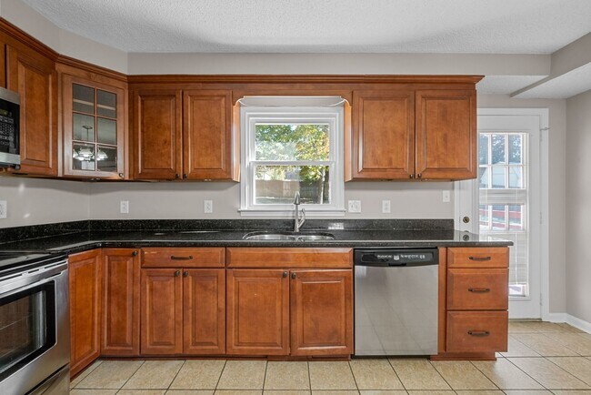 Building Photo - 3 Bedroom Home In Meadowbrook Subdivision ...