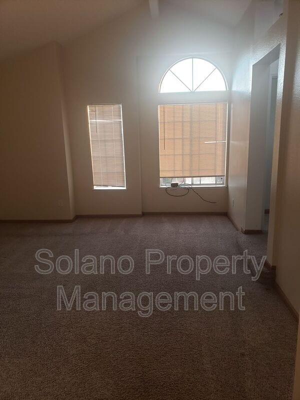 Building Photo - 654 Catalina Cir