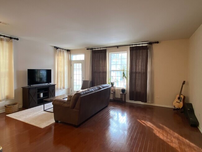 Building Photo - 1587 Millbrook Dr