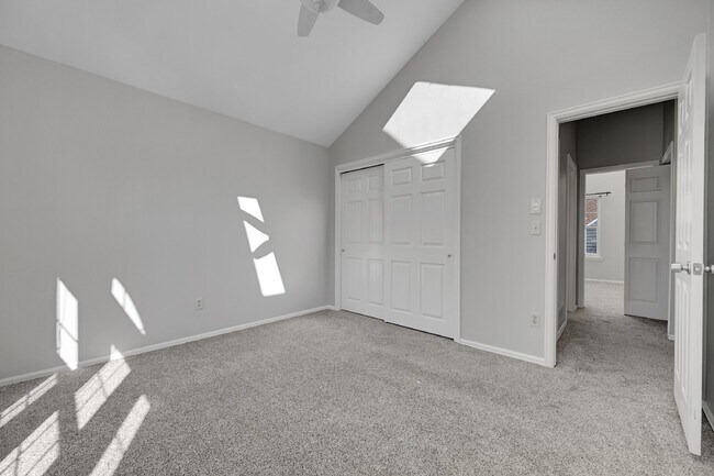 Building Photo - $2,195.00 - 2 Bed, 1.5 Bath, Townhome in L...