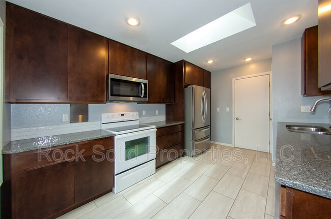 Building Photo - 5027 Green River St