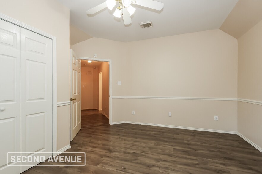 Building Photo - 21930 Golden Cedar Dr