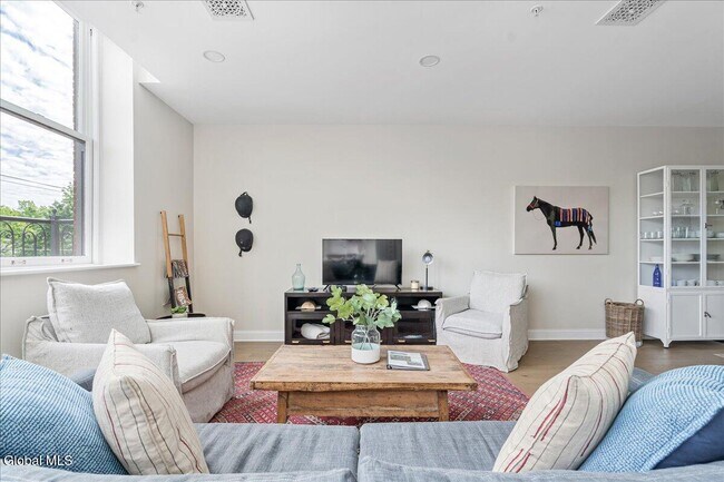 Building Photo - 77 Van Dam St