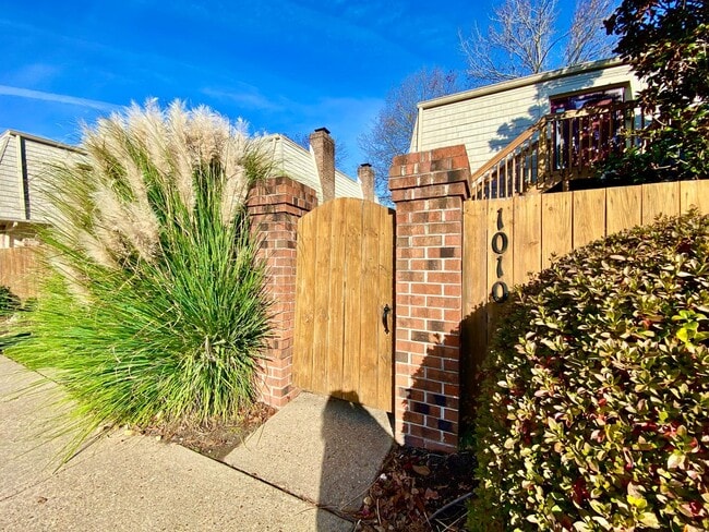 Building Photo - Spacious Condo One Mile to the Beach! One Living Level - Pet Friendly - Private Patio - Ready 05-...