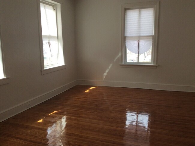 Building Photo - 2nd floor Apartment Steps From Central Market and Downtown Amenities!