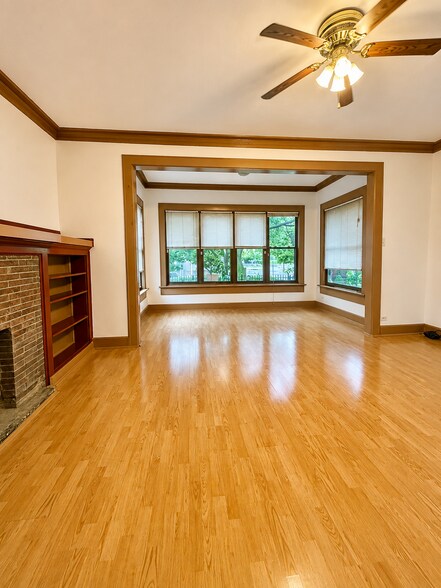 Building Photo - 7630 N Marshfield Ave