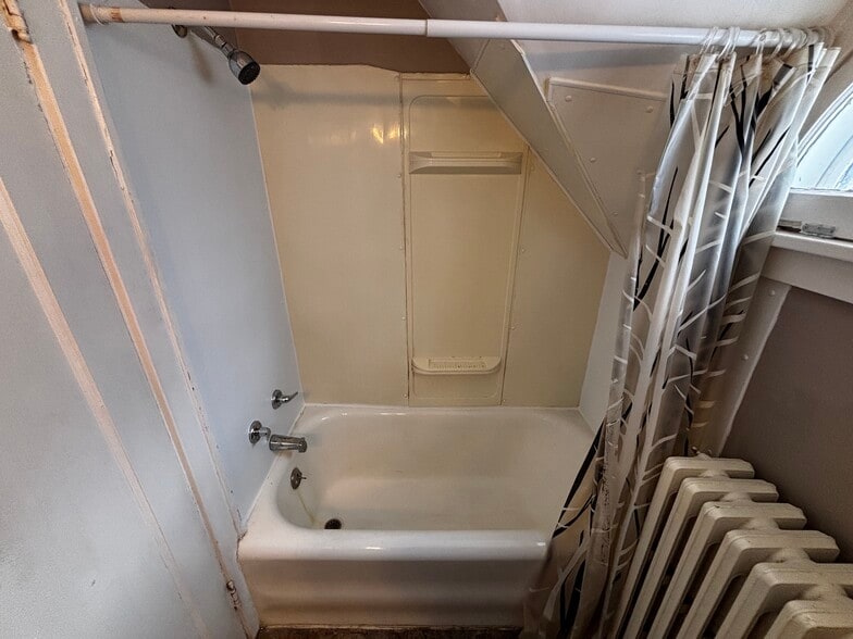 Building Photo - 523 S Mill St