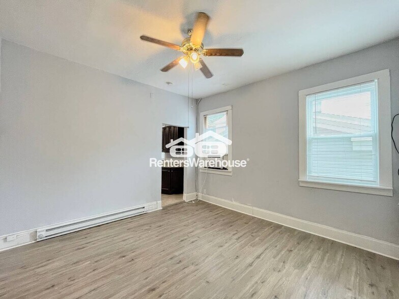 Building Photo - 1305 W 38th St