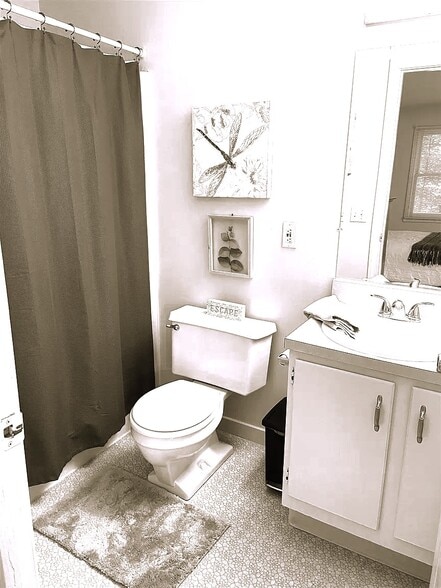 Building Photo - 11 Saint James Pl