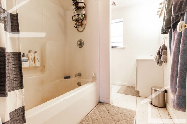 Building Photo - HOTT 2 BED IN ALLSTON!!!!!!!