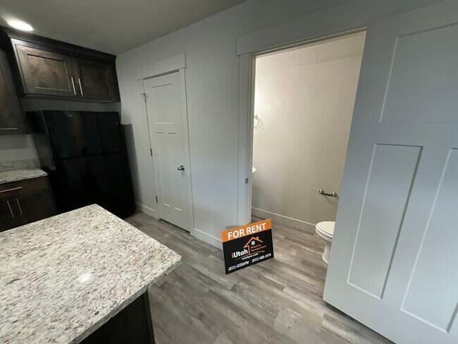 Building Photo - 3 bedroom 2 1/2 bath townhome