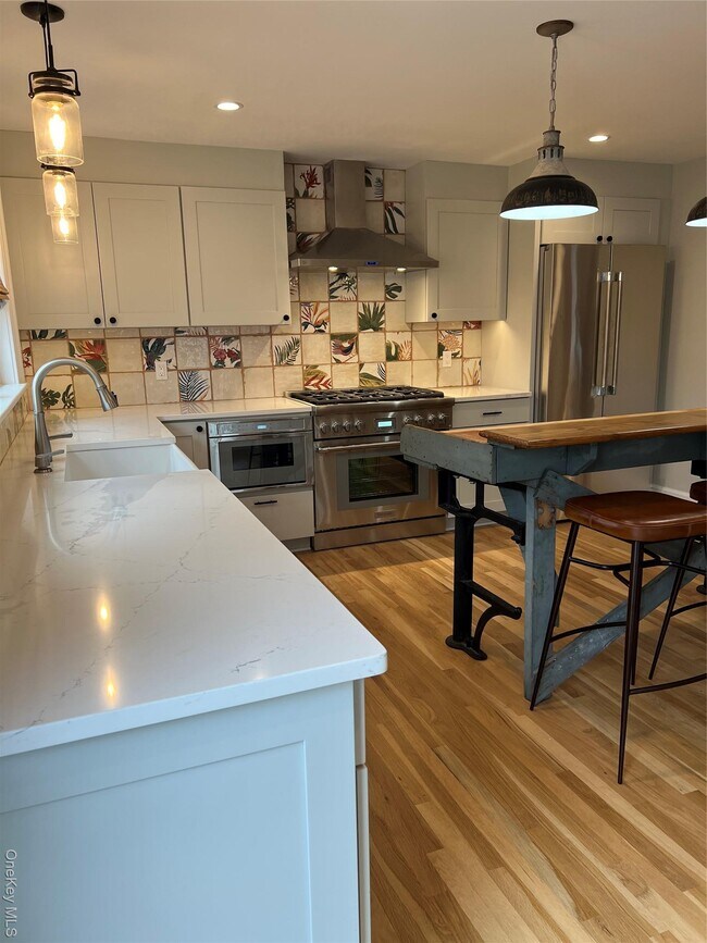 Building Photo - 237 6th St