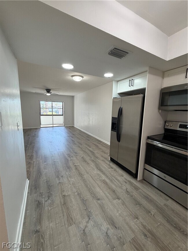 Building Photo - 606 SE 6th St