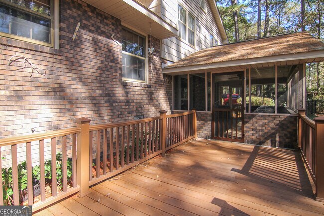 Building Photo - 125 Surrey Pl