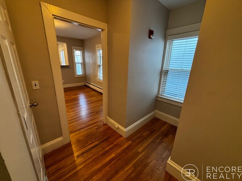 Building Photo - 222 Banks St