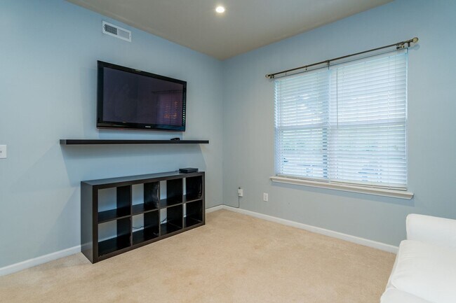 Building Photo - 128 Ruby Walk Dr