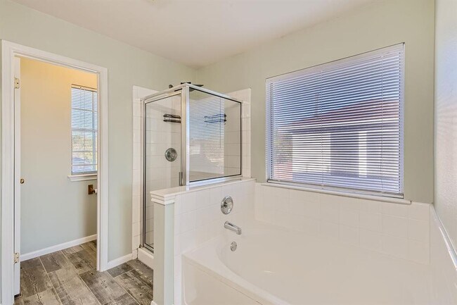Building Photo - 105 Meadowlark Ln