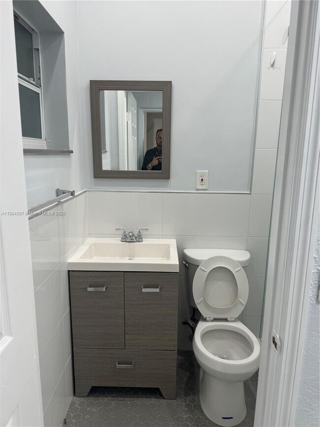 Building Photo - 1101 NW 32nd Pl