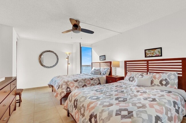 Building Photo - 5510 N Ocean Dr