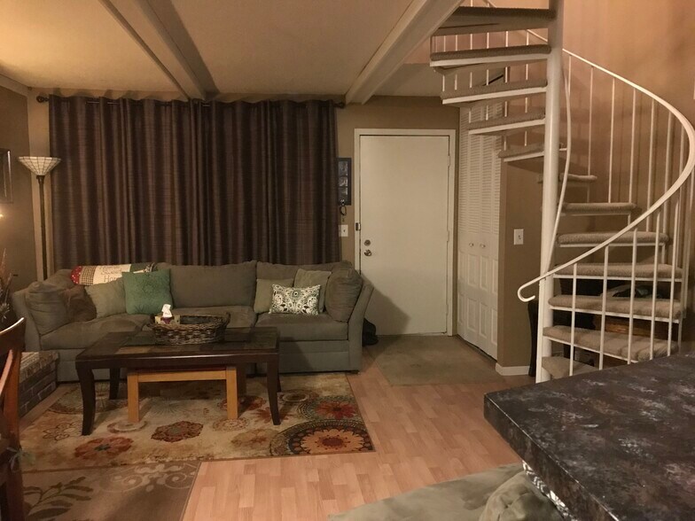 Primary Photo - 7400 72nd Ln N