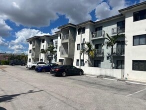 Building Photo - 885 E 1st Ave