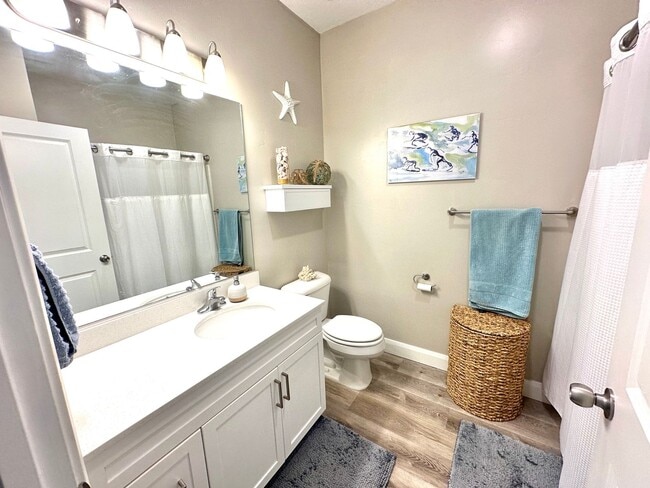 Building Photo - Beautiful Desert Color Condo!!