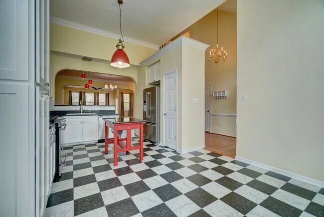 Building Photo - MUST SEE!! 3-Bedroom Home in Bay Breeze Point! Vaulted Ceilings - 1st Floor Primary Bedroom - Att...