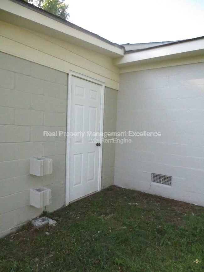 Building Photo - 629 S Peedin Ave