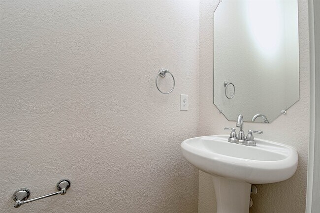 Building Photo - 38 Cheswood Manor Drive