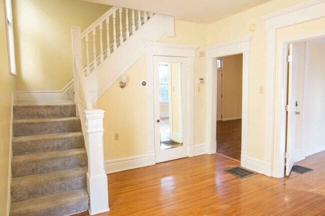 Building Photo - 30 E Maynard Ave