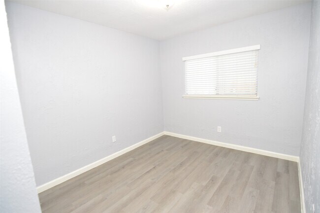 Building Photo - 5214 Beaverhill Dr