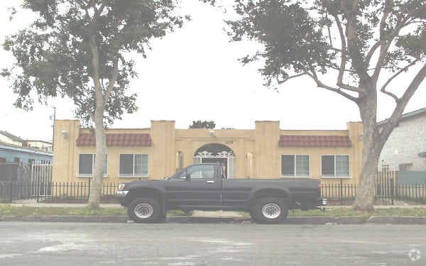 Primary Photo - 2364-2370 Lime Ave