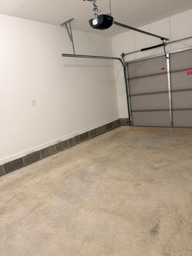 Building Photo - 8966 Keenberg Ln