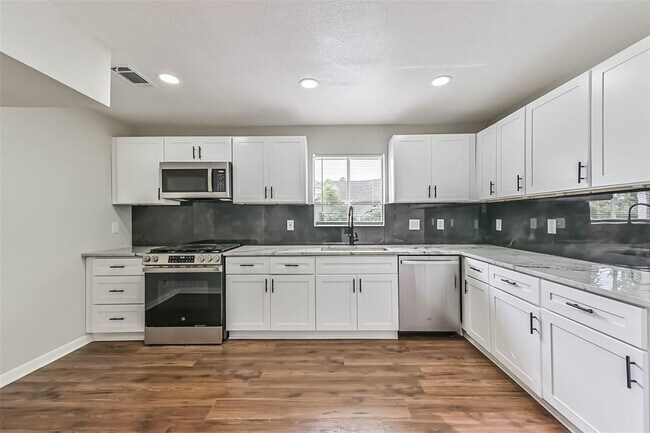 Building Photo - 18330 Cape Bahamas Ln