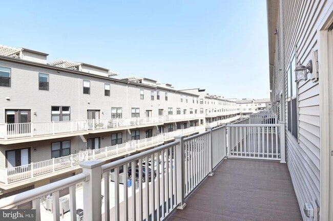 Building Photo - 44858 Tiverton Sq